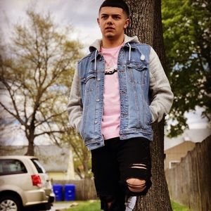 Meet your Posher, Devin